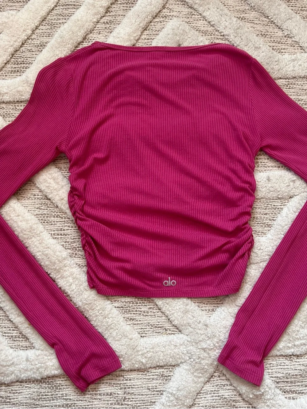 ALO Gather Ribbed Long Sleeve Crop Top Raspberry Magenta Small - Picture 3 of 5